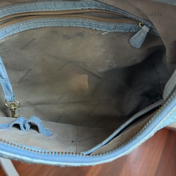 BRAHMIN light blue crocodile embossed leather shoulder bag - Picture 7 of 9